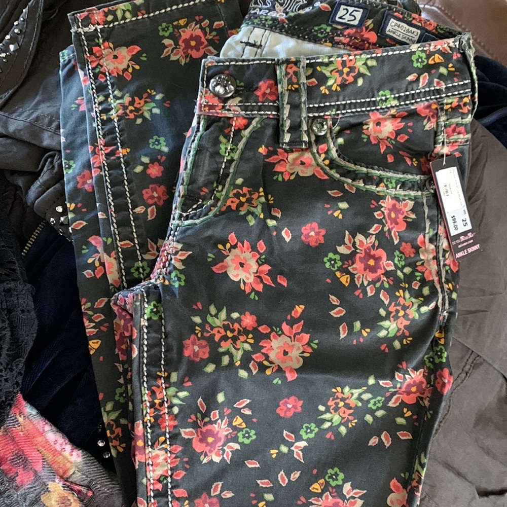 Miss Me 🌻🌺🌷Floral Skinny Jeans 25 NWT